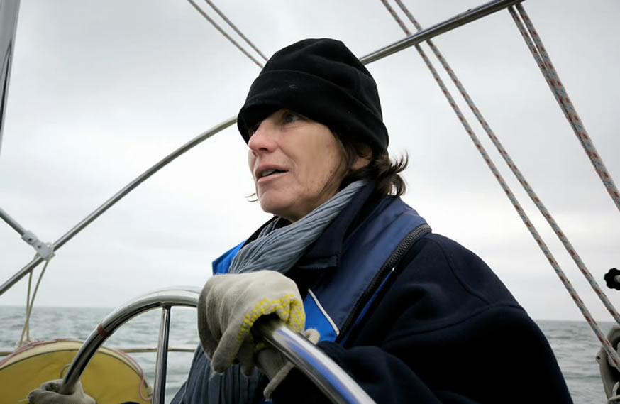 Véro at the helm